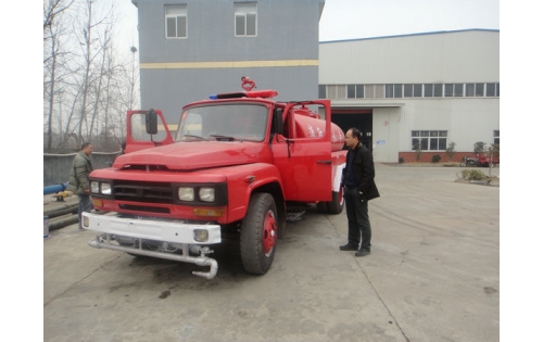 东风尖头140森林消防车